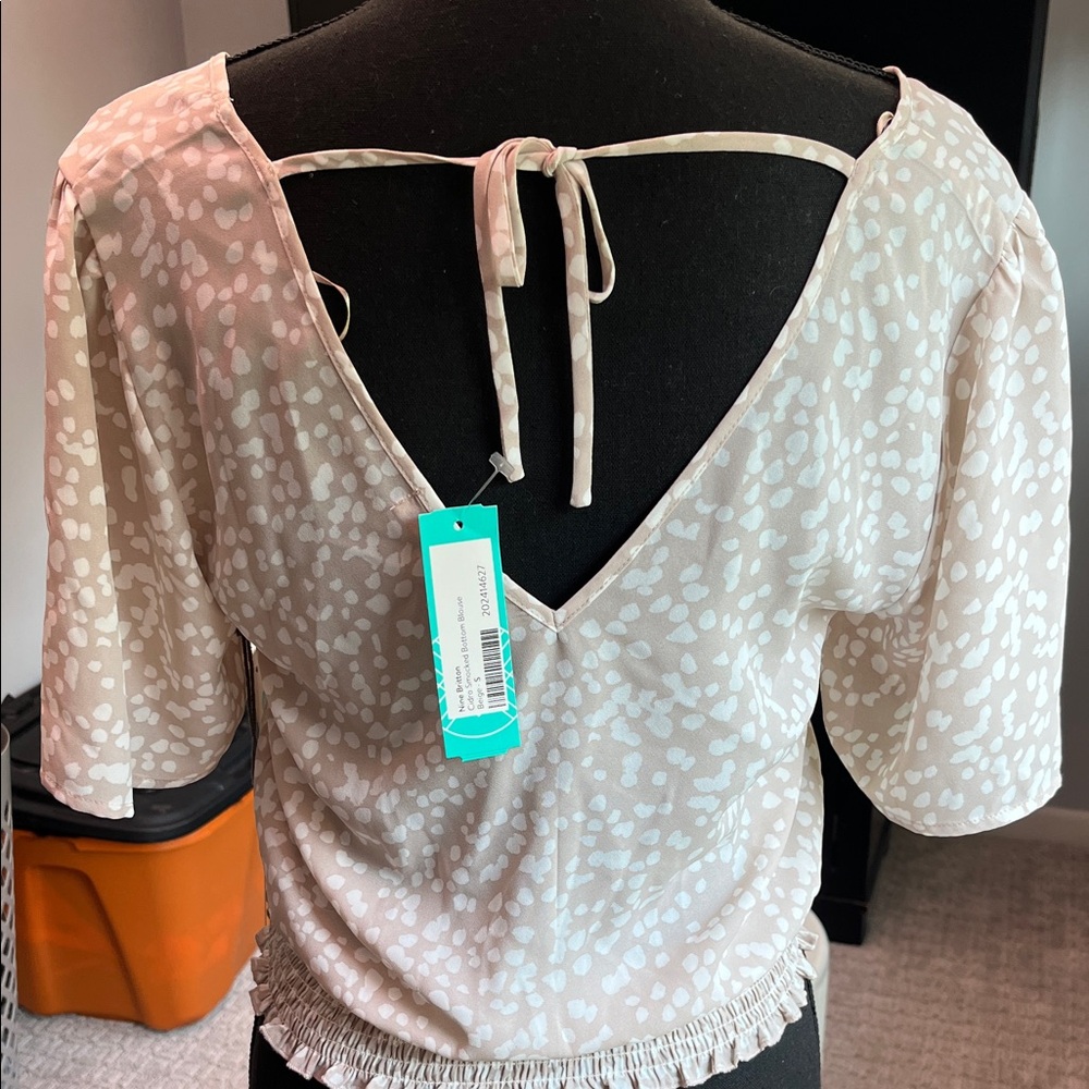 Nine Britton Cream Patterned V-Neck Blouse with Tie Back detail S - Picture 2 of 5